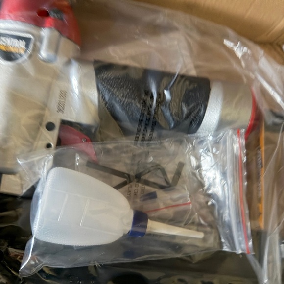 Red and Black 18 Gauge 2-in-1 Air Nailer/Stapler - Picture 5 of 6
